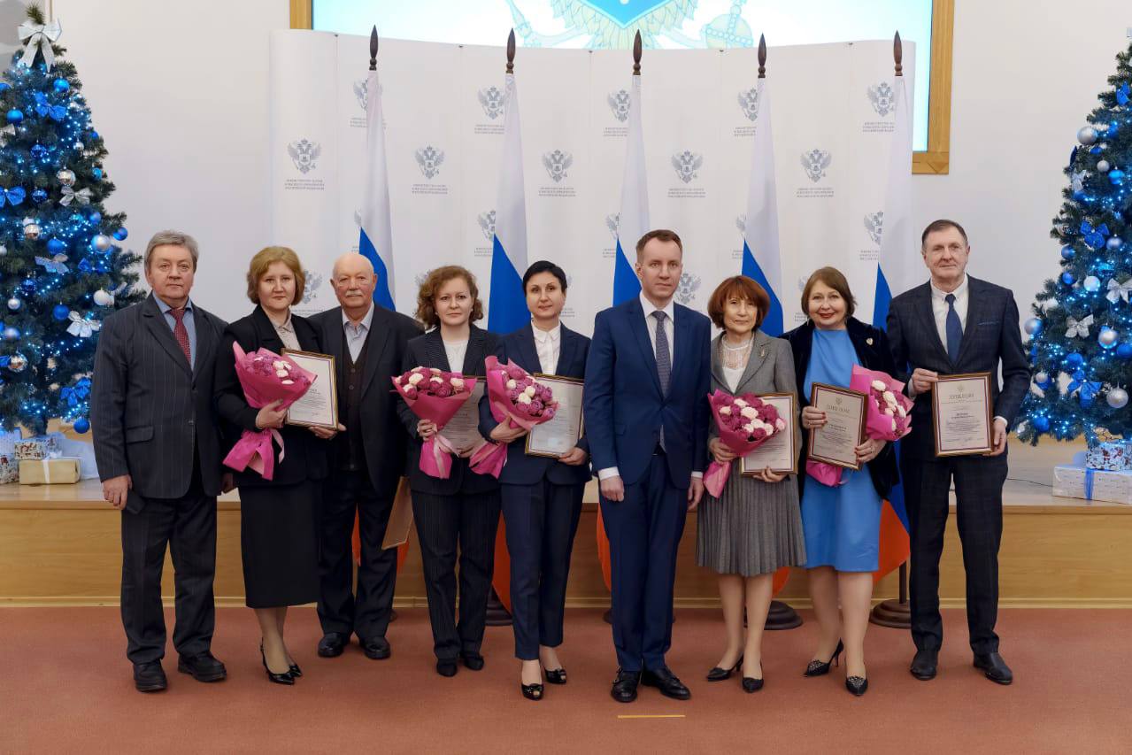 награждение гранты мэра москвы. премия правительства 2022. премия правительства 2022. премьер министр россии. вручение наград правительства.